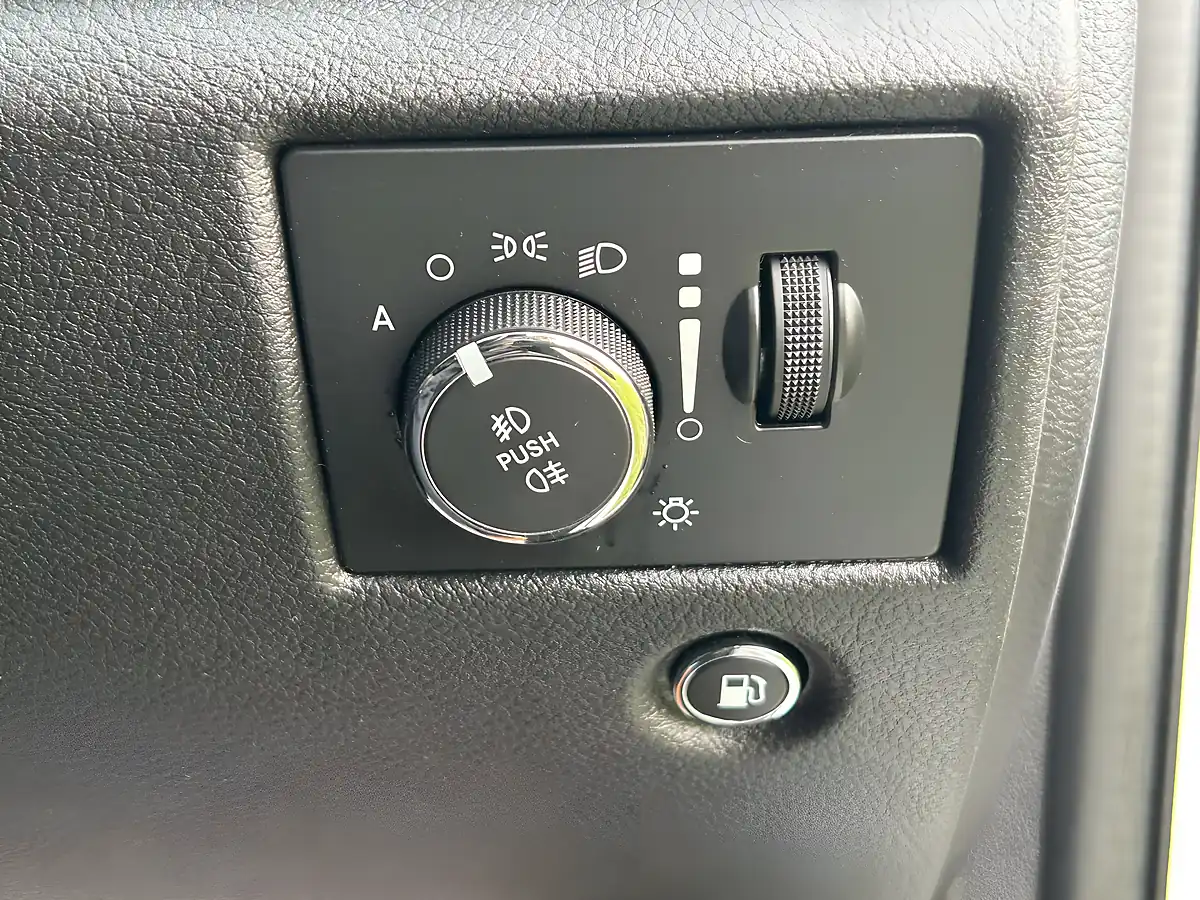 Used 2015 Jeep Grand Cherokee Summit Bright White - Interior and Exterior details 20