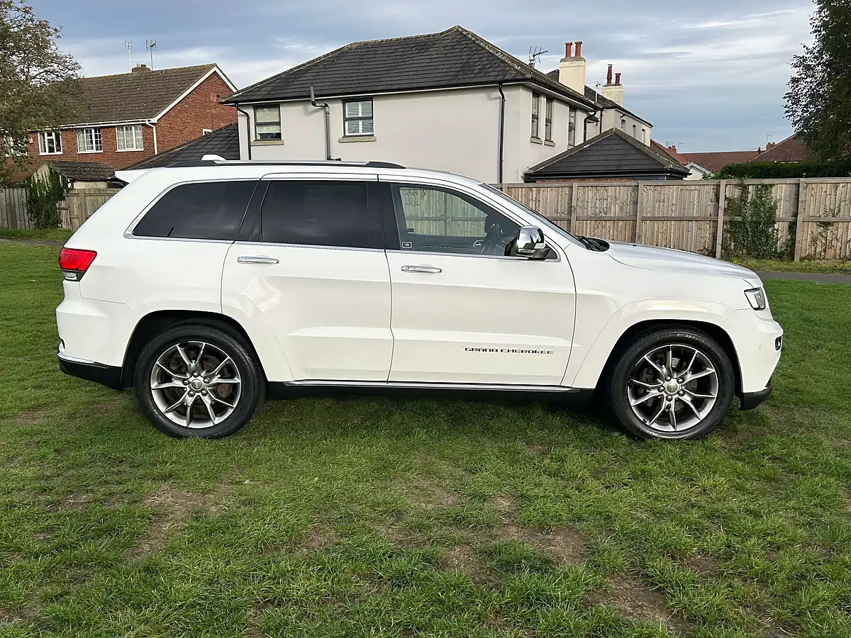Used 2015 Jeep Grand Cherokee Summit Bright White - Interior and Exterior details 4