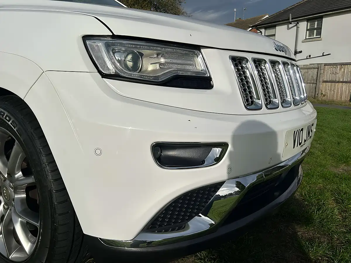 Used 2015 Jeep Grand Cherokee Summit Bright White - Interior and Exterior details 9