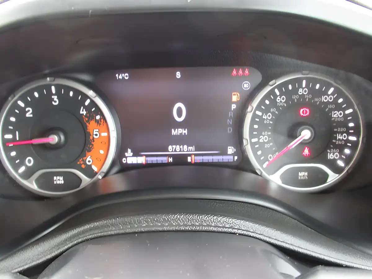 Used 2015 Jeep Renegade Limited Black - Interior and Exterior details 12