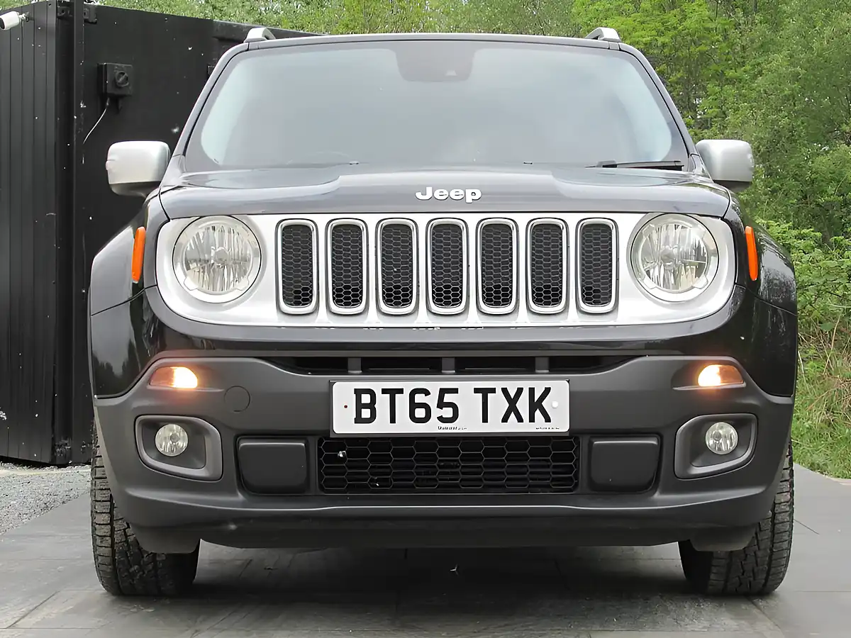Used 2015 Jeep Renegade Limited Black - Interior and Exterior details 13