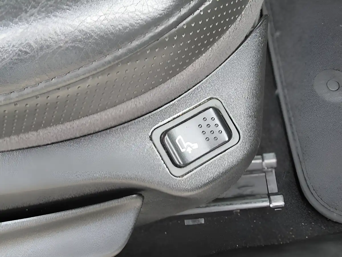 Used 2015 Jeep Renegade Limited Black - Interior and Exterior details 14