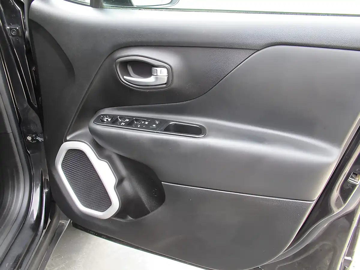 Used 2015 Jeep Renegade Limited Black - Interior and Exterior details 17