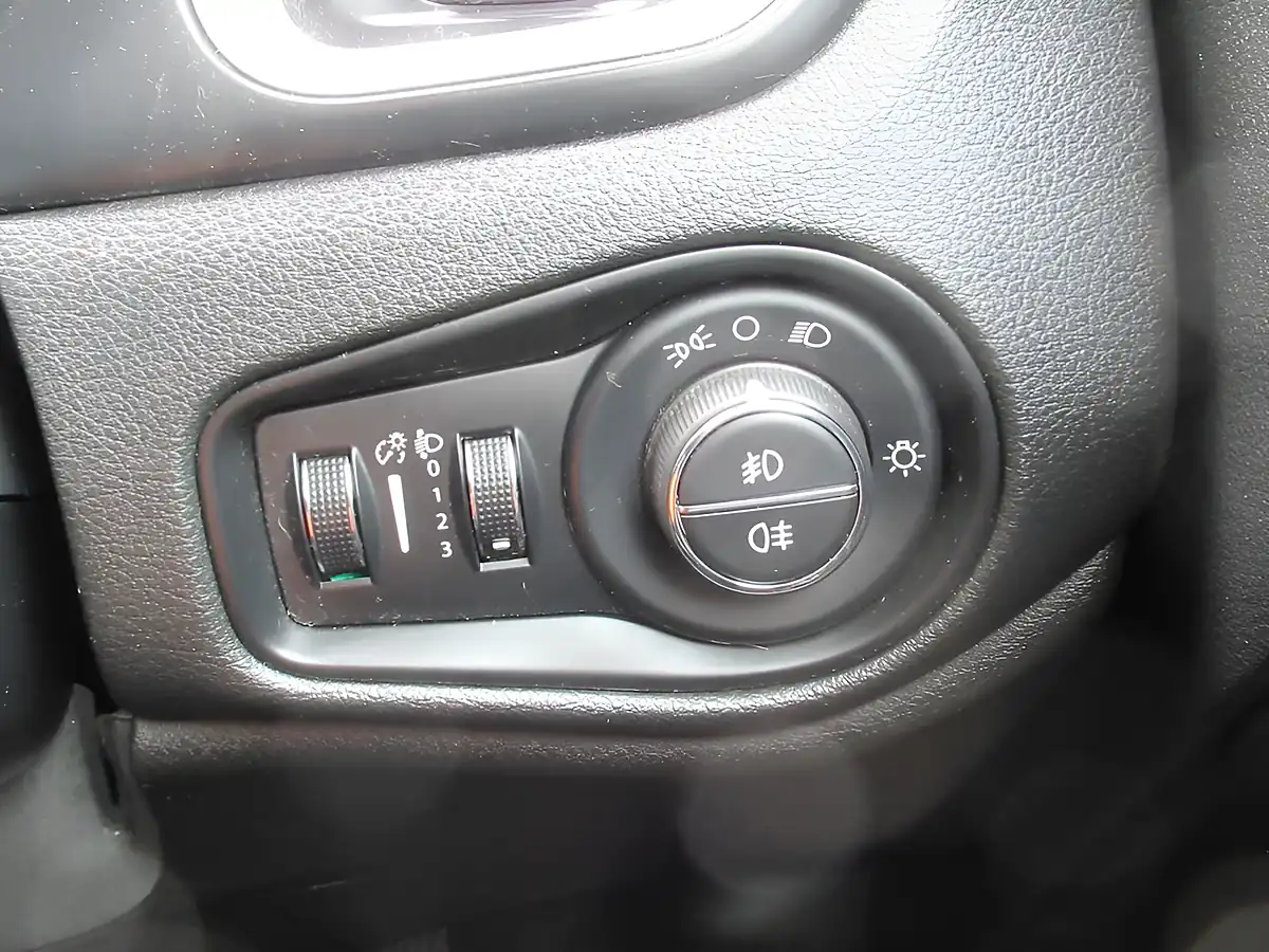 Used 2015 Jeep Renegade Limited Black - Interior and Exterior details 18