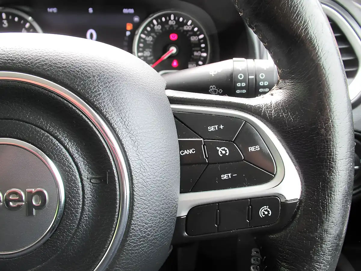 Used 2015 Jeep Renegade Limited Black - Interior and Exterior details 20
