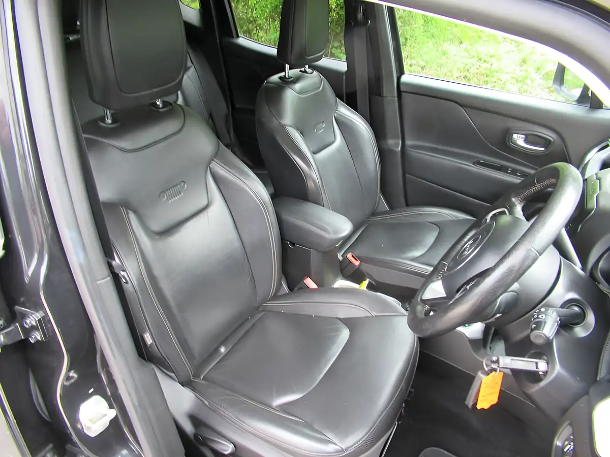 Used 2015 Jeep Renegade Limited Black - Interior and Exterior details 4