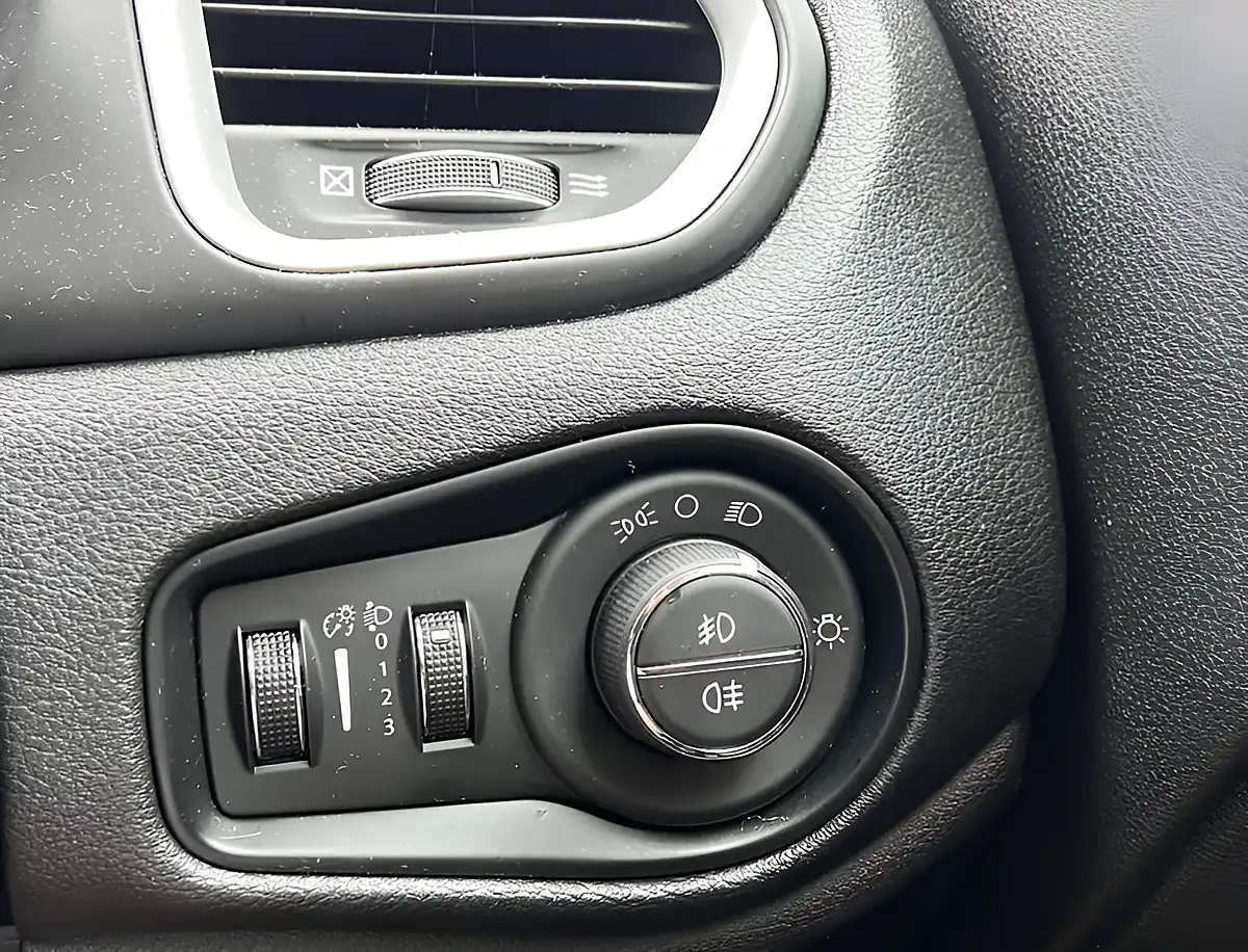Used 2015 Jeep Renegade Limited Glacier - Interior and Exterior details 17