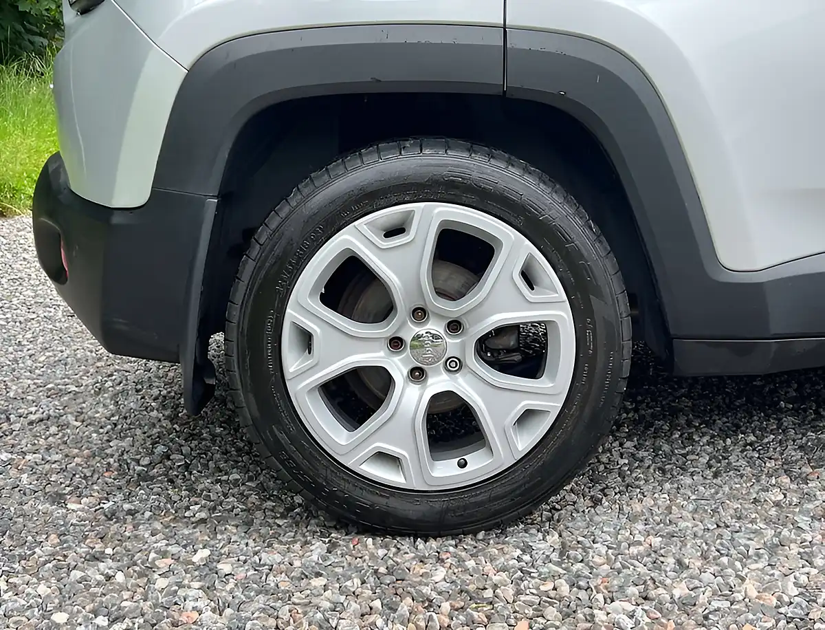 Used 2015 Jeep Renegade Limited Glacier - Interior and Exterior details 9