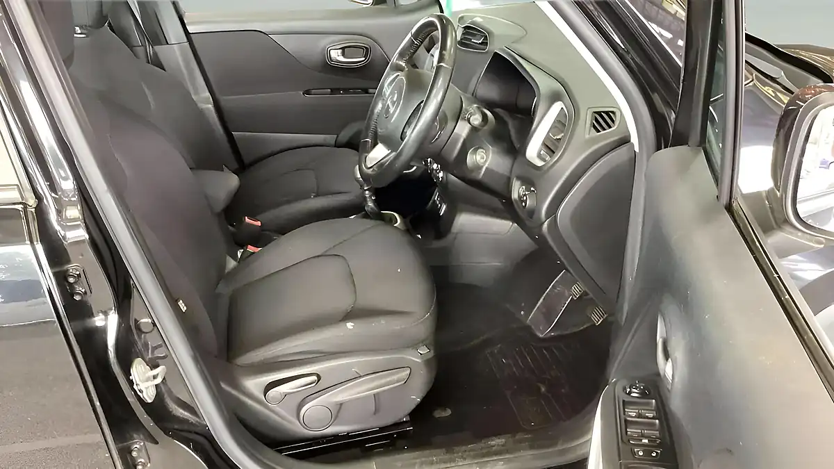 Used 2015 Jeep Renegade Longitude Black - Interior and Exterior details 5
