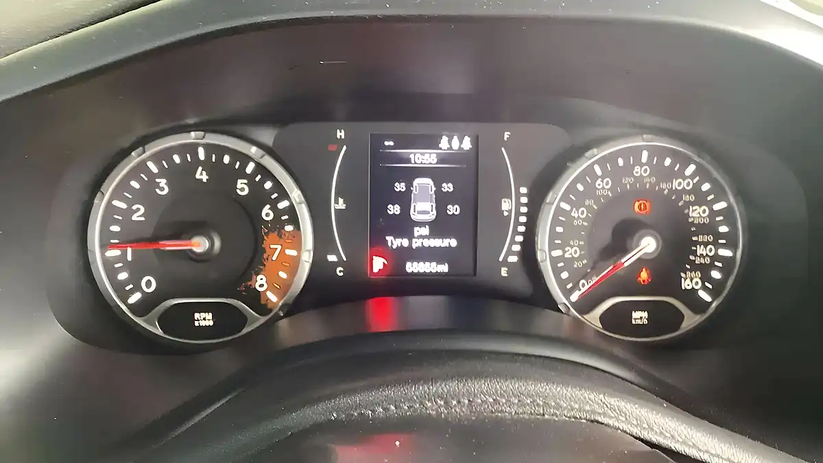 Used 2015 Jeep Renegade Longitude Black - Interior and Exterior details 6