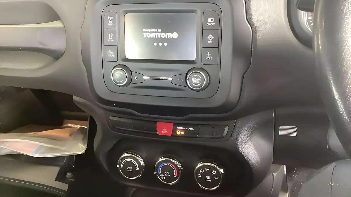 Used 2015 Jeep Renegade Longitude Black - Interior and Exterior details 7