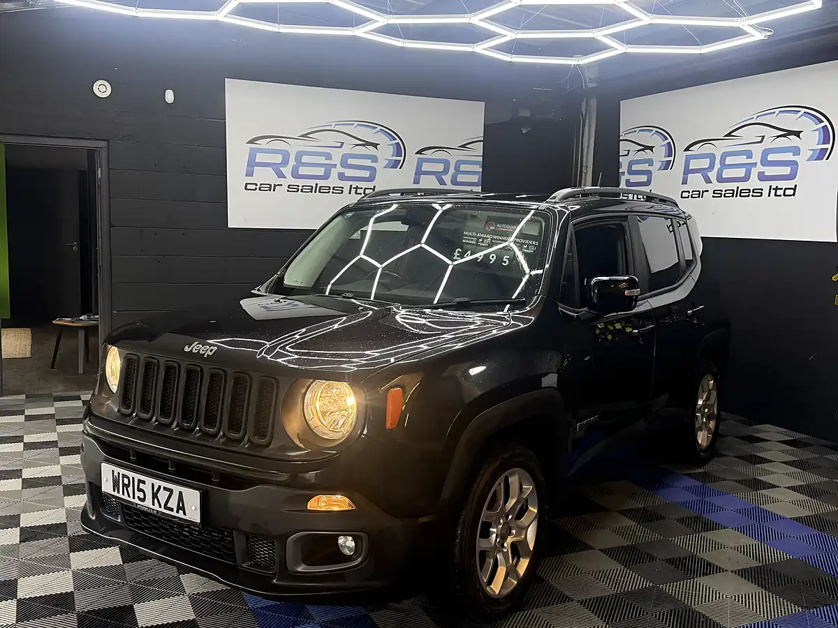 Used 2015 Jeep Renegade Longitude Black - Interior and Exterior details 11