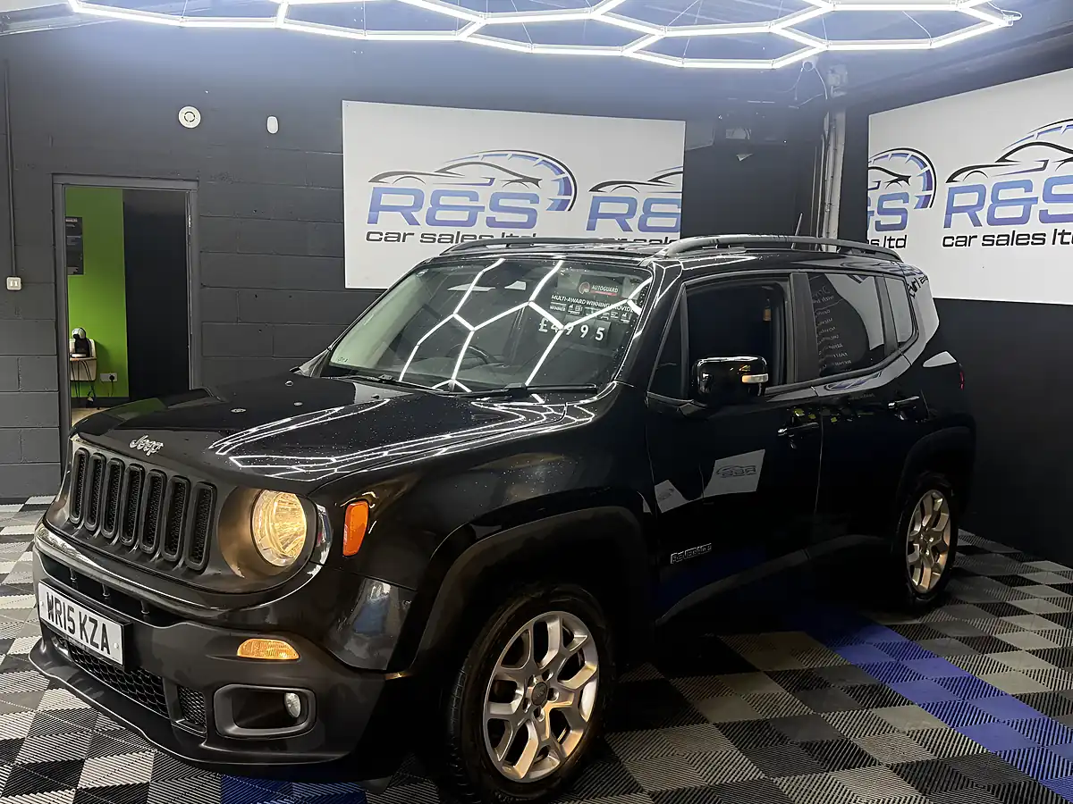 Used 2015 Jeep Renegade Longitude Black - Interior and Exterior details 14