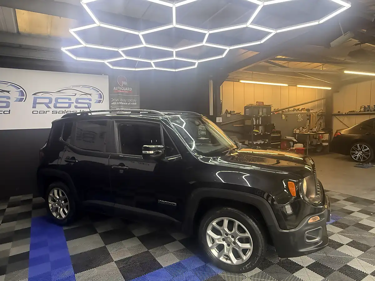 Used 2015 Jeep Renegade Longitude Black - Interior and Exterior details 16