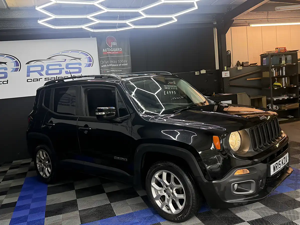 Used 2015 Jeep Renegade Longitude Black - Interior and Exterior details 8