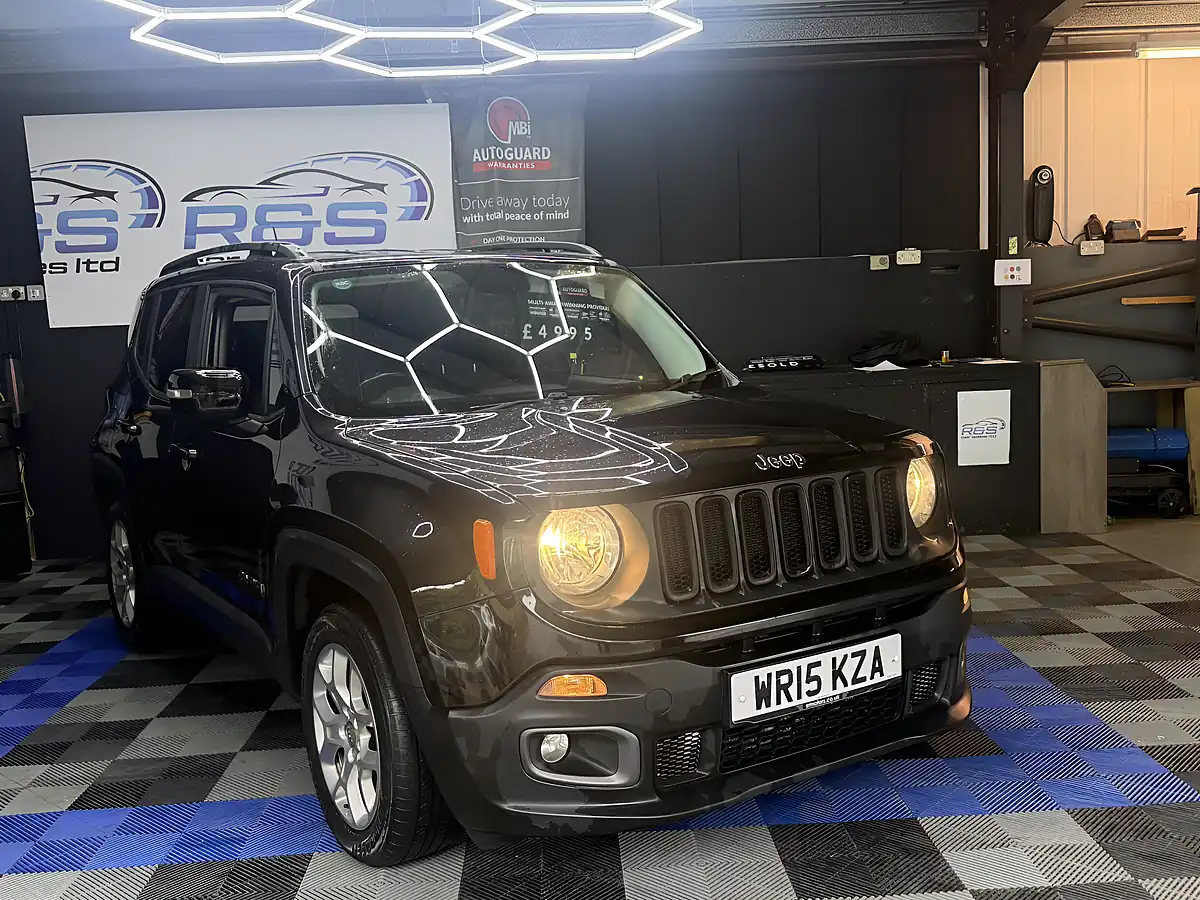 Used 2015 Jeep Renegade Longitude Black - Interior and Exterior details 9
