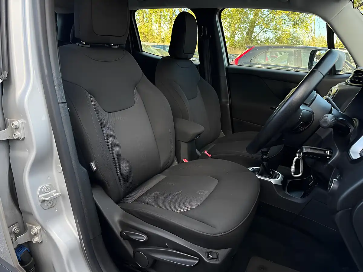 Used 2015 Jeep Renegade Longitude Grey - Interior and Exterior details 10