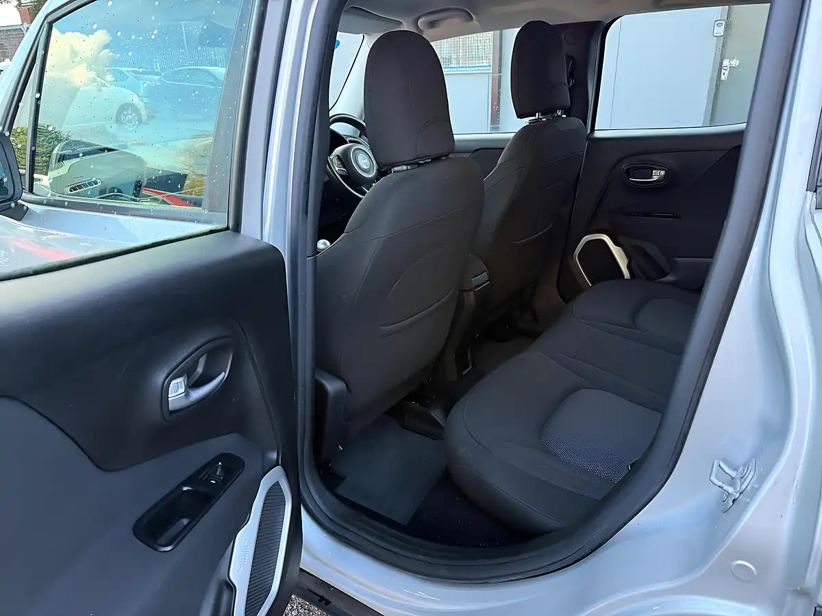Used 2015 Jeep Renegade Longitude Grey - Interior and Exterior details 11