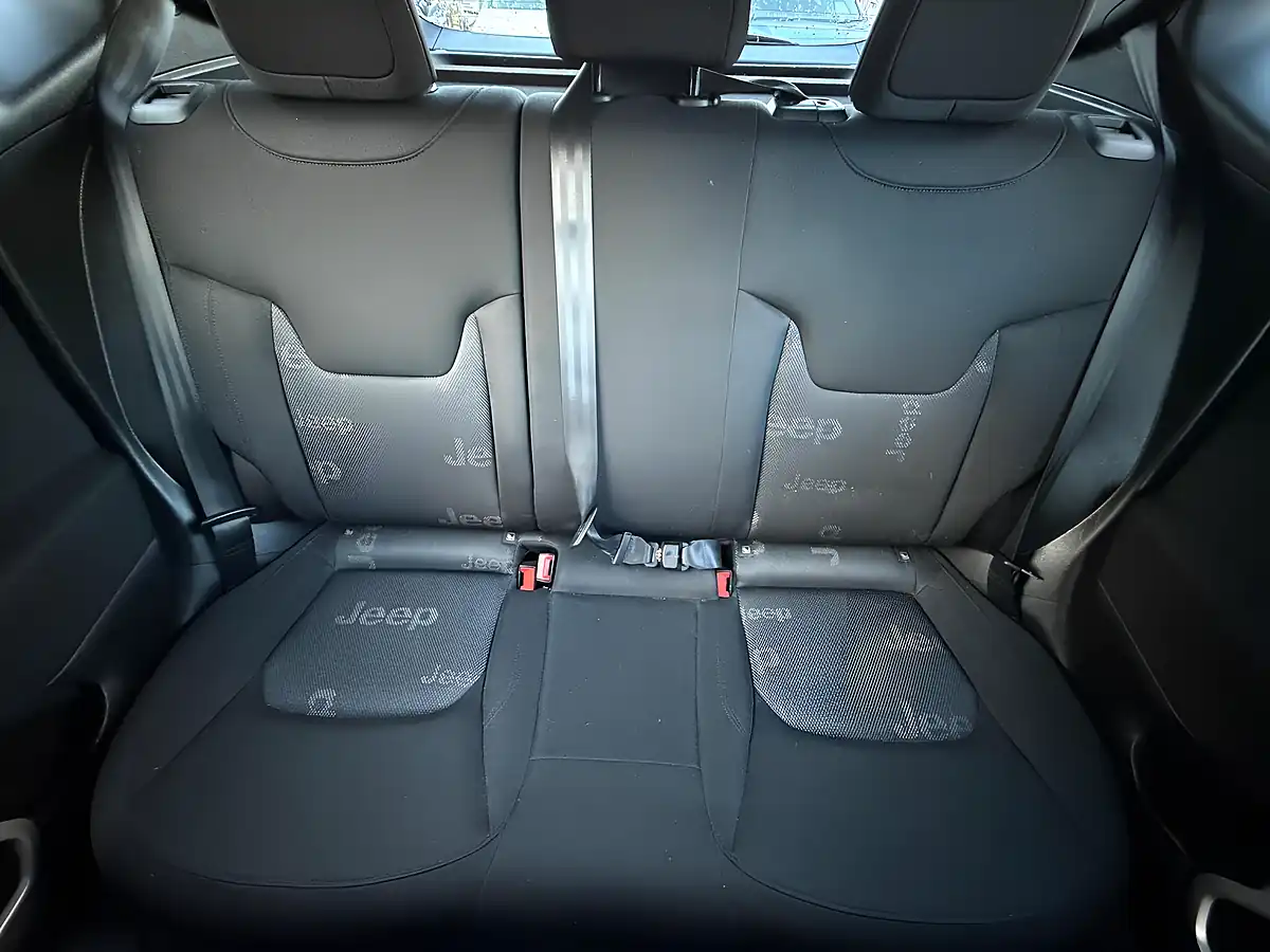 Used 2015 Jeep Renegade Longitude Grey - Interior and Exterior details 12