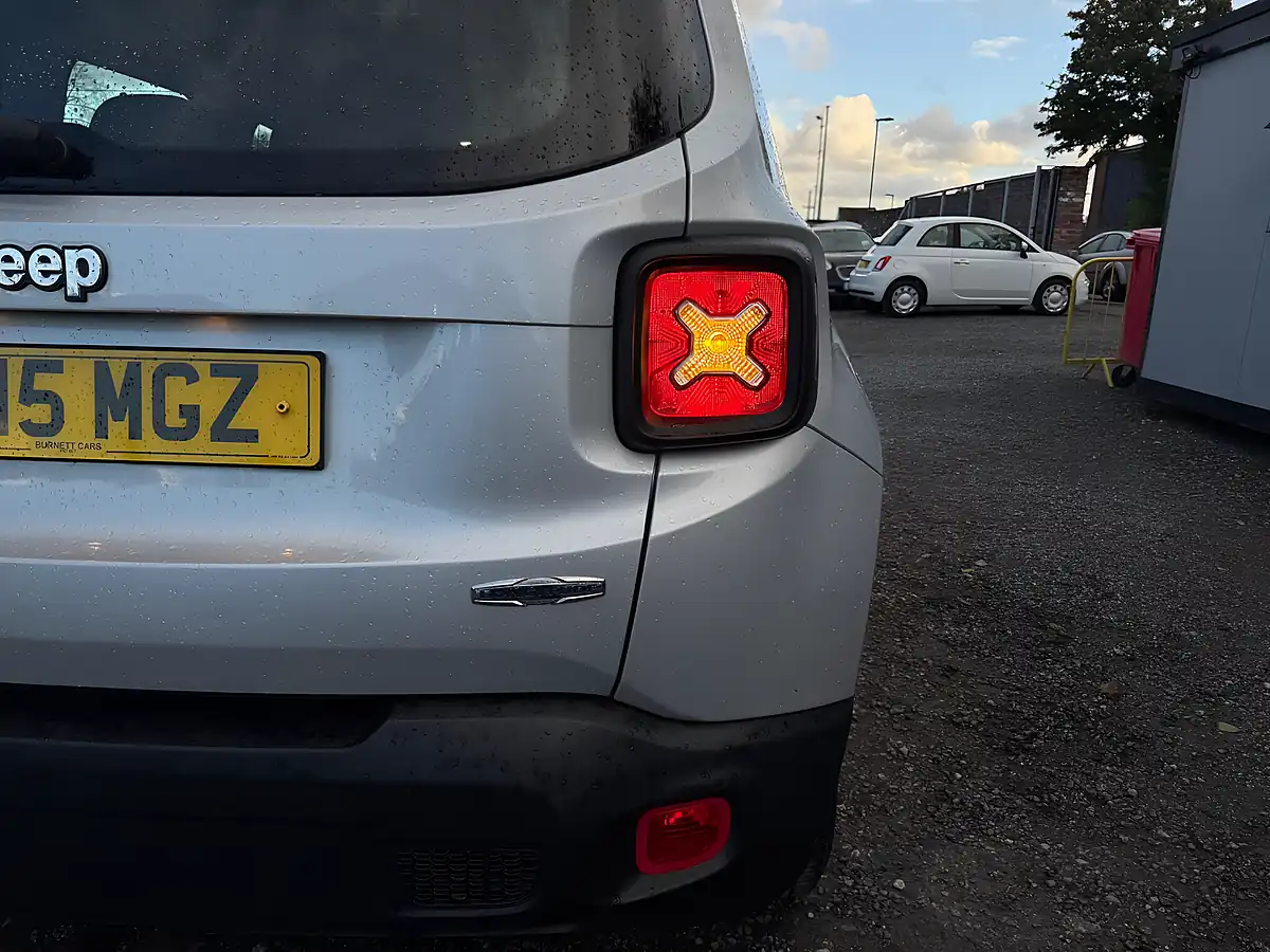Used 2015 Jeep Renegade Longitude Grey - Interior and Exterior details 18