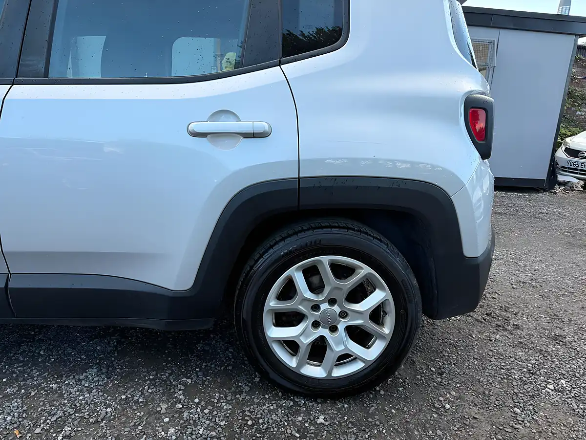 Used 2015 Jeep Renegade Longitude Grey - Interior and Exterior details 20