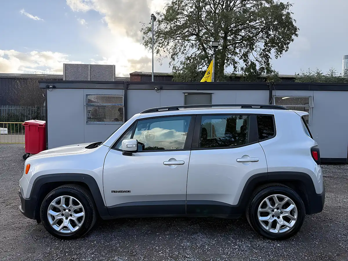 Used 2015 Jeep Renegade Longitude Grey - Interior and Exterior details 4