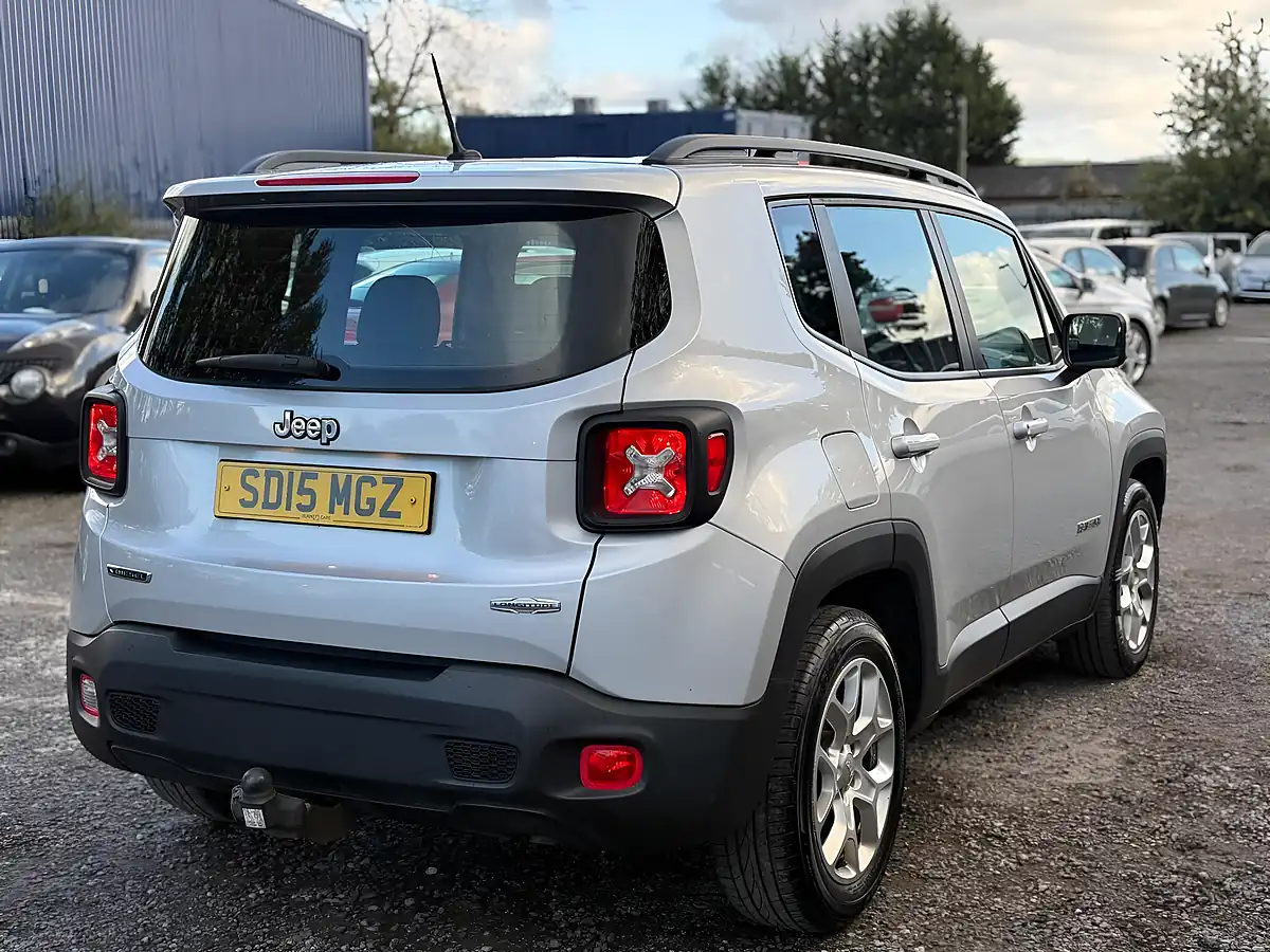 Used 2015 Jeep Renegade Longitude Grey - Interior and Exterior details 7