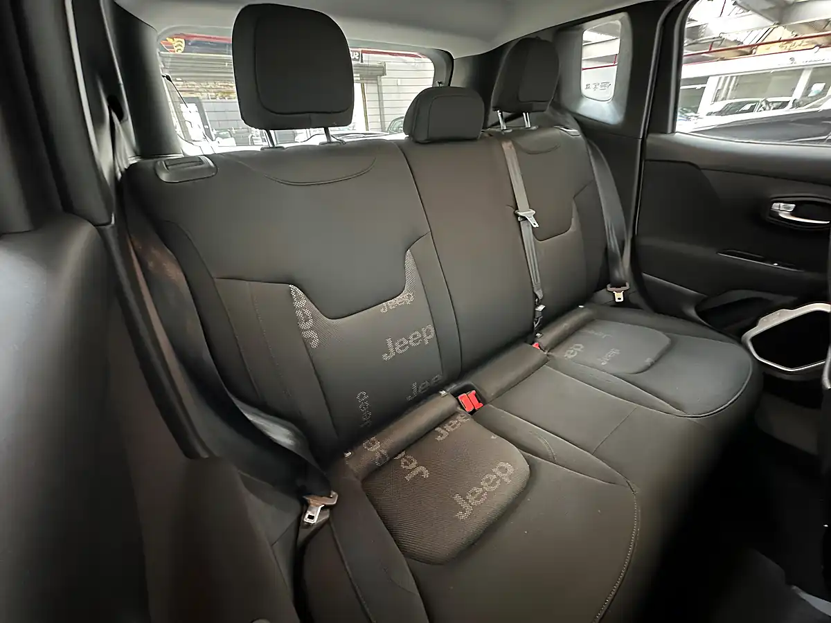 Used 2015 Jeep Renegade Longitude Mojave Sand - Interior and Exterior details 9