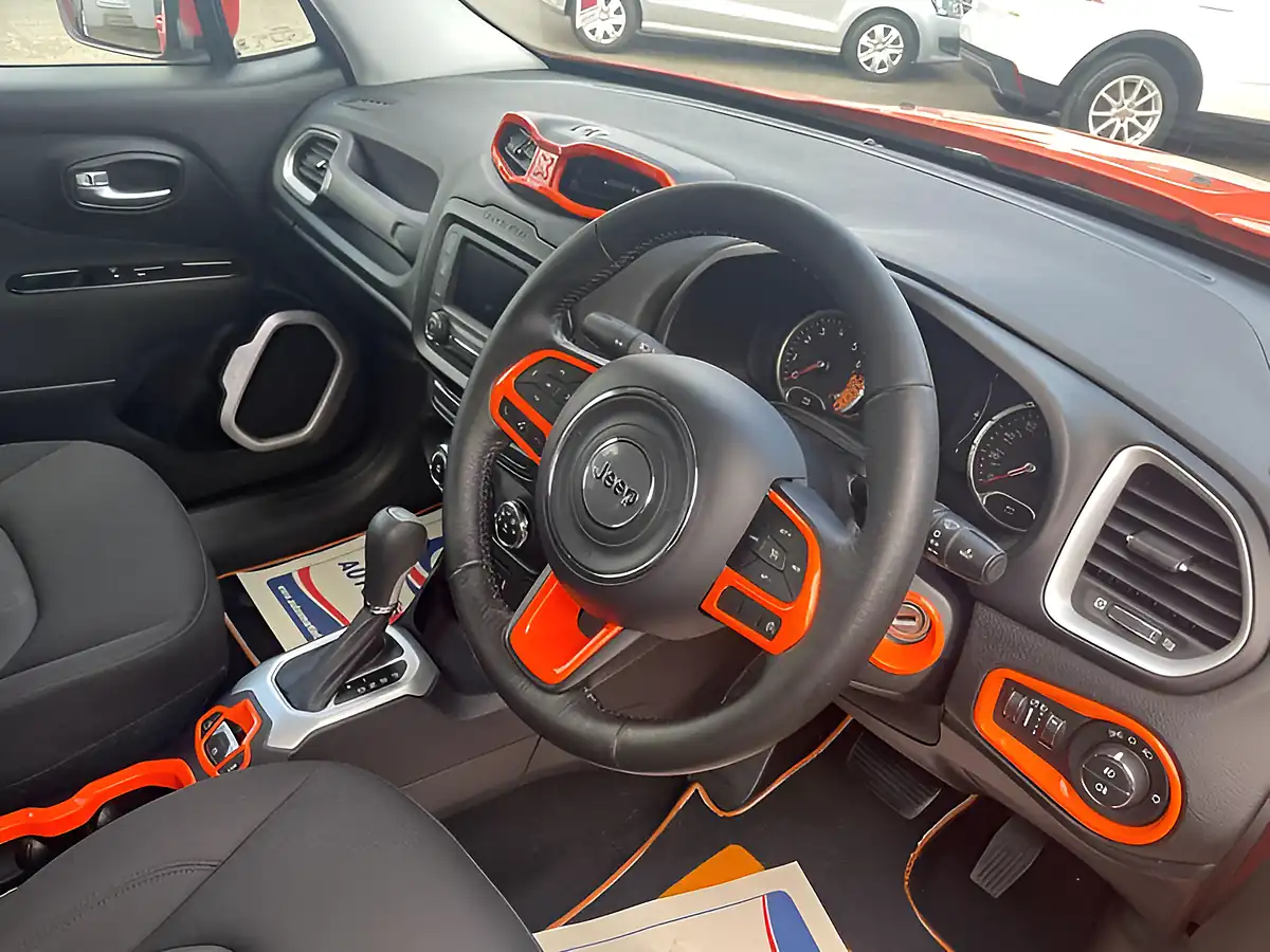 Used 2015 Jeep Renegade Longitude Orange - Interior and Exterior details 12