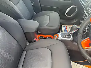Used 2015 Jeep Renegade Longitude Orange - Interior and Exterior details 13