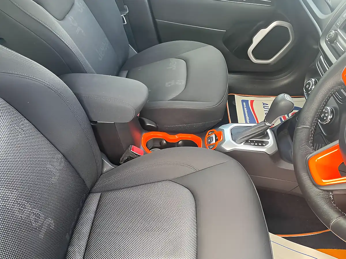 Used 2015 Jeep Renegade Longitude Orange - Interior and Exterior details 13