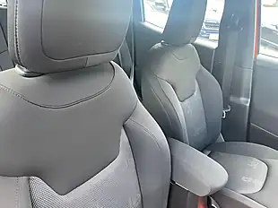 Used 2015 Jeep Renegade Longitude Orange - Interior and Exterior details 14