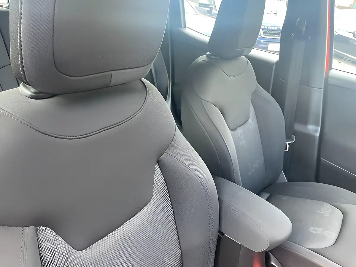 Used 2015 Jeep Renegade Longitude Orange - Interior and Exterior details 14