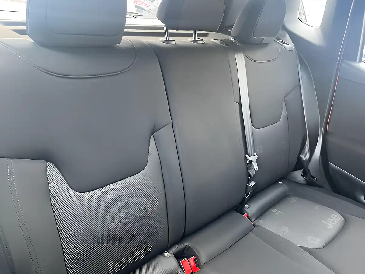 Used 2015 Jeep Renegade Longitude Orange - Interior and Exterior details 15