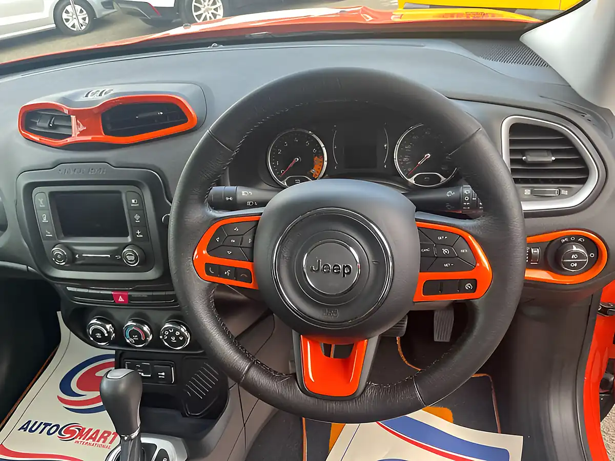 Used 2015 Jeep Renegade Longitude Orange - Interior and Exterior details 16