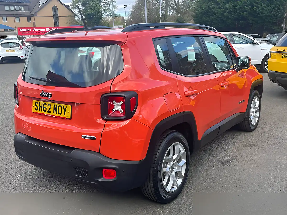 Used 2015 Jeep Renegade Longitude Orange - Interior and Exterior details 8
