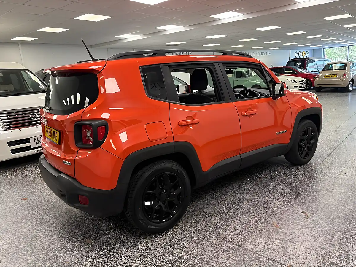 Used 2015 Jeep Renegade Longitude Orange - Interior and Exterior details 10