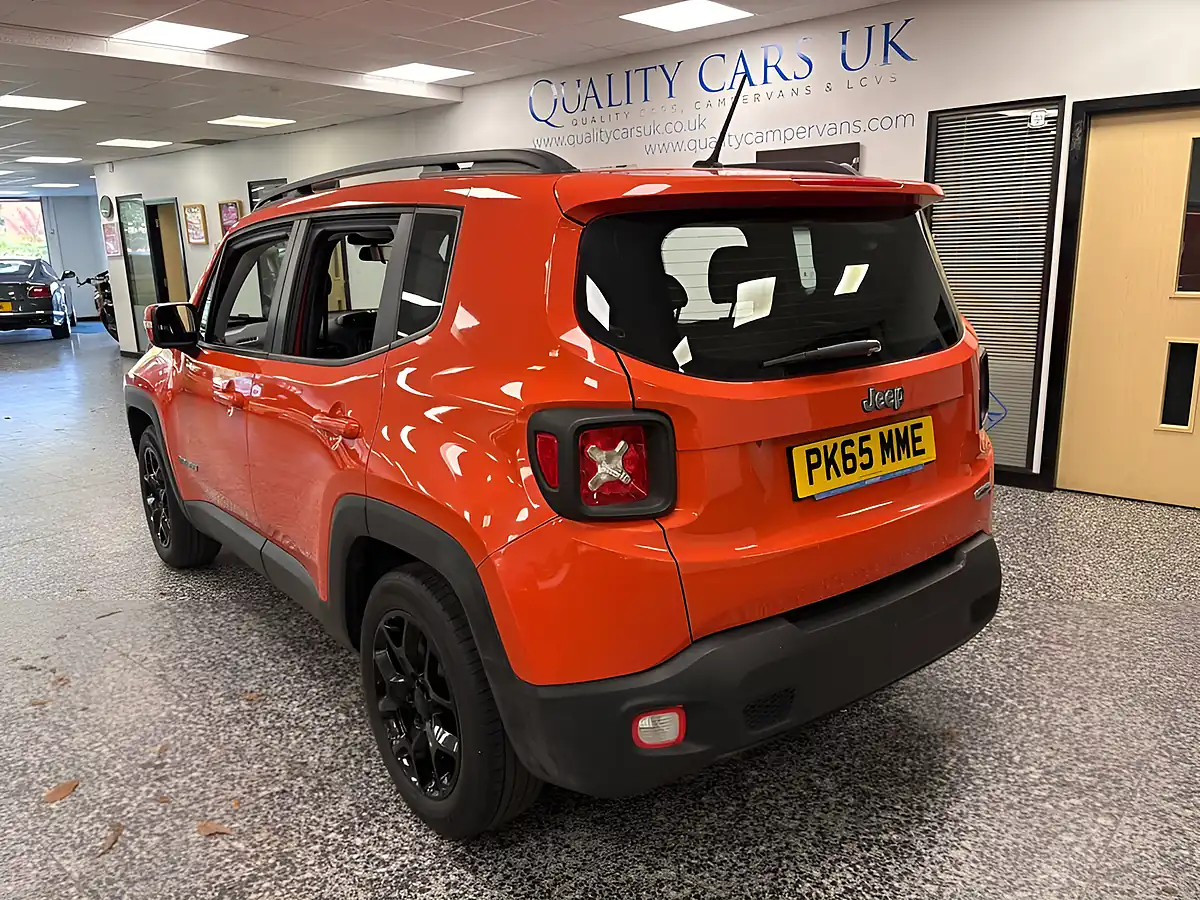 Used 2015 Jeep Renegade Longitude Orange - Interior and Exterior details 11