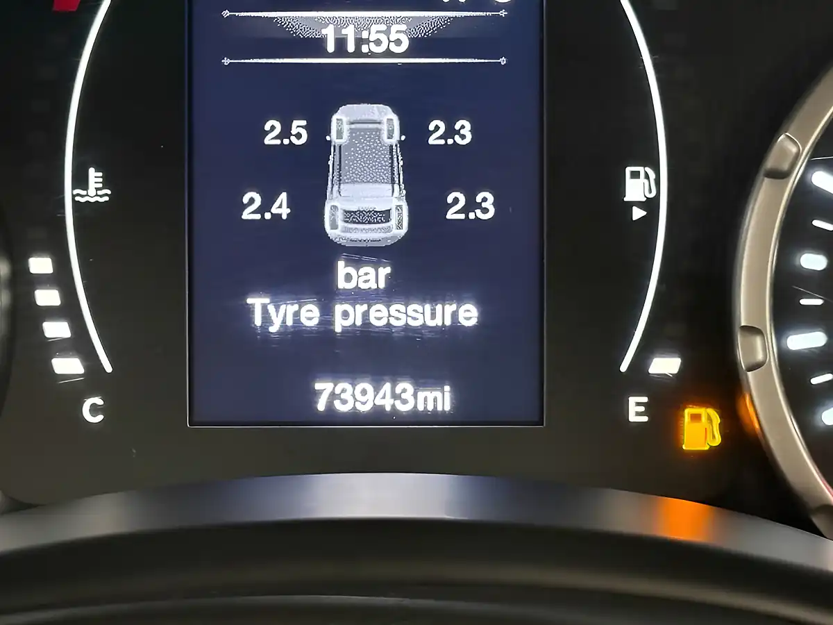 Used 2015 Jeep Renegade Longitude Orange - Interior and Exterior details 17