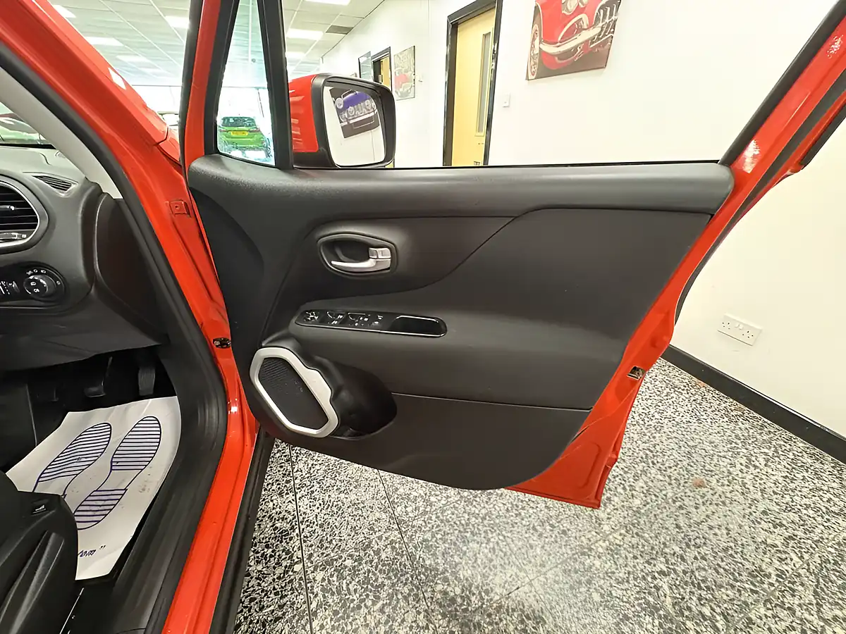 Used 2015 Jeep Renegade Longitude Orange - Interior and Exterior details 18