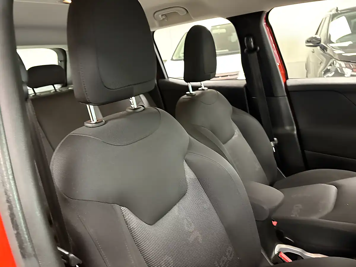 Used 2015 Jeep Renegade Longitude Orange - Interior and Exterior details 4