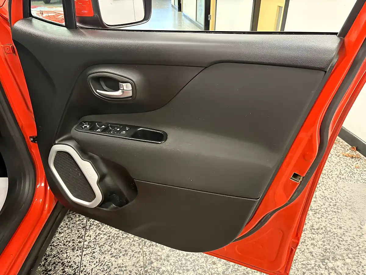 Used 2015 Jeep Renegade Longitude Orange - Interior and Exterior details 5