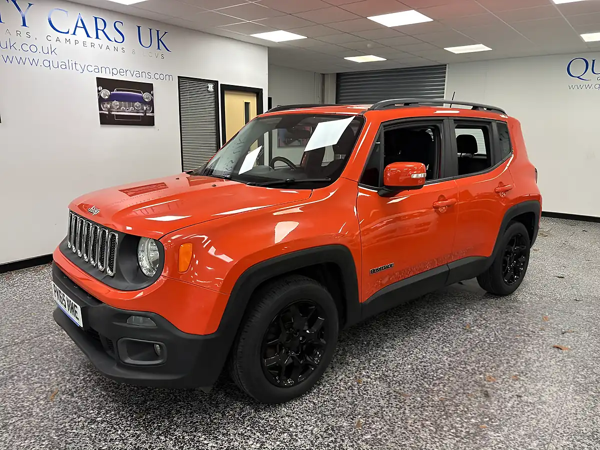 Used 2015 Jeep Renegade Longitude Orange - Interior and Exterior details 7