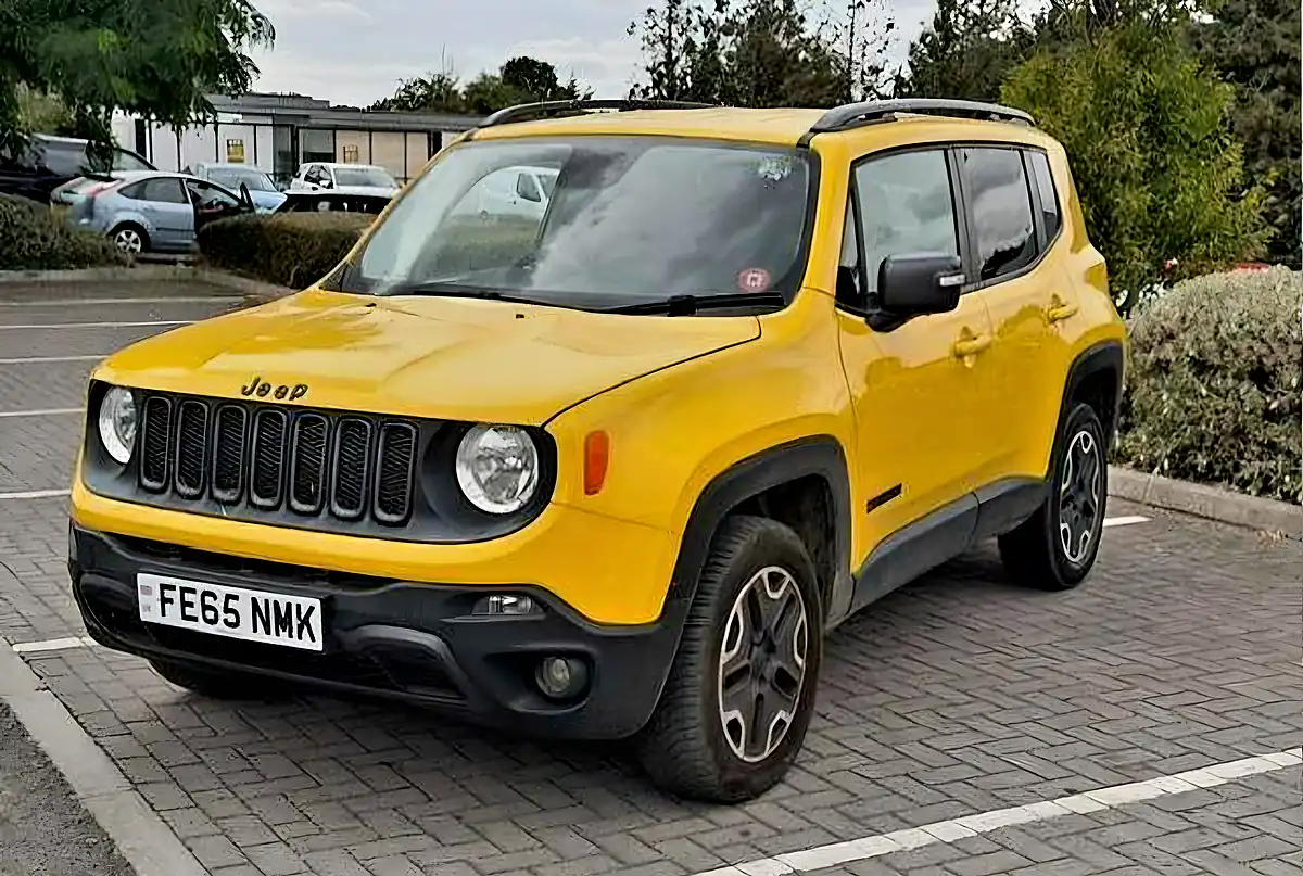 Used 2015 Jeep Renegade Trailhawk Sollar Yellow - Front View