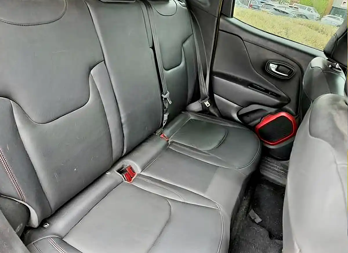 Used 2015 Jeep Renegade Trailhawk Sollar Yellow - Interior and Exterior details 10