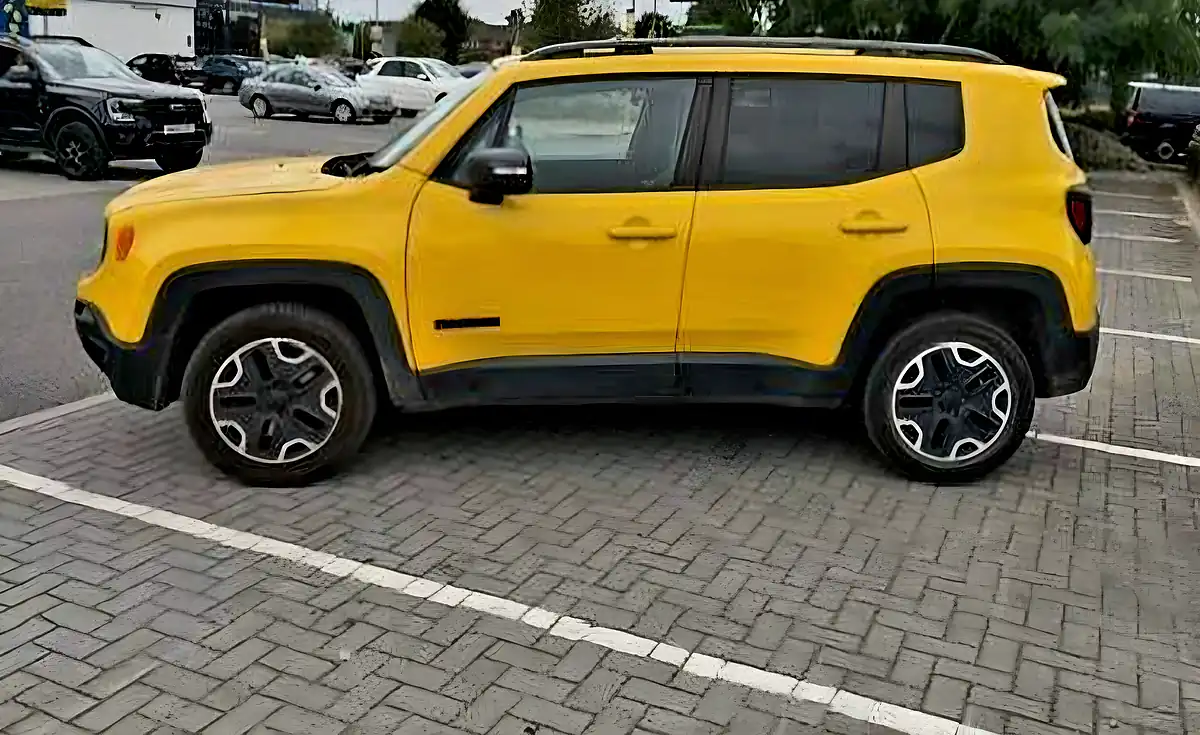 Used 2015 Jeep Renegade Trailhawk Sollar Yellow - Interior and Exterior details 2