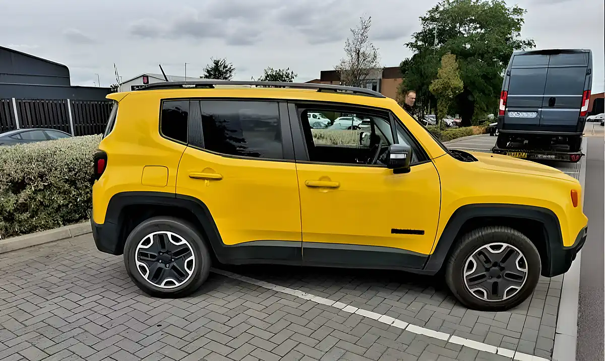Used 2015 Jeep Renegade Trailhawk Sollar Yellow - Interior and Exterior details 8