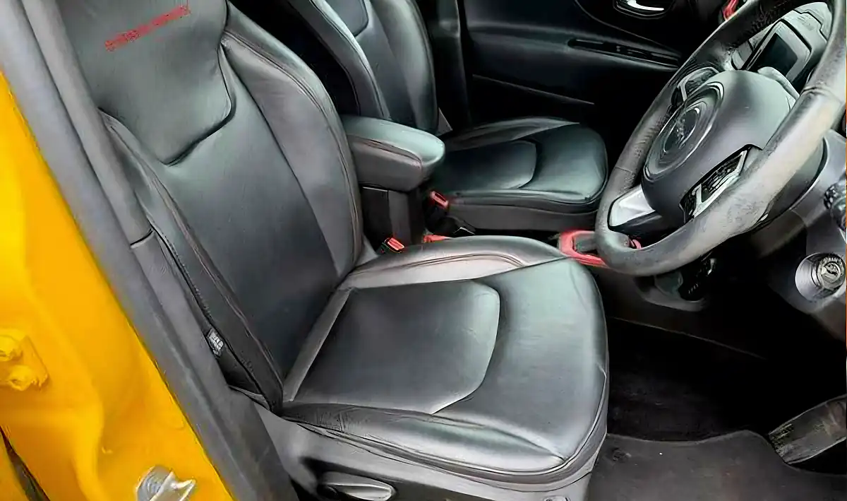 Used 2015 Jeep Renegade Trailhawk Sollar Yellow - Interior and Exterior details 9