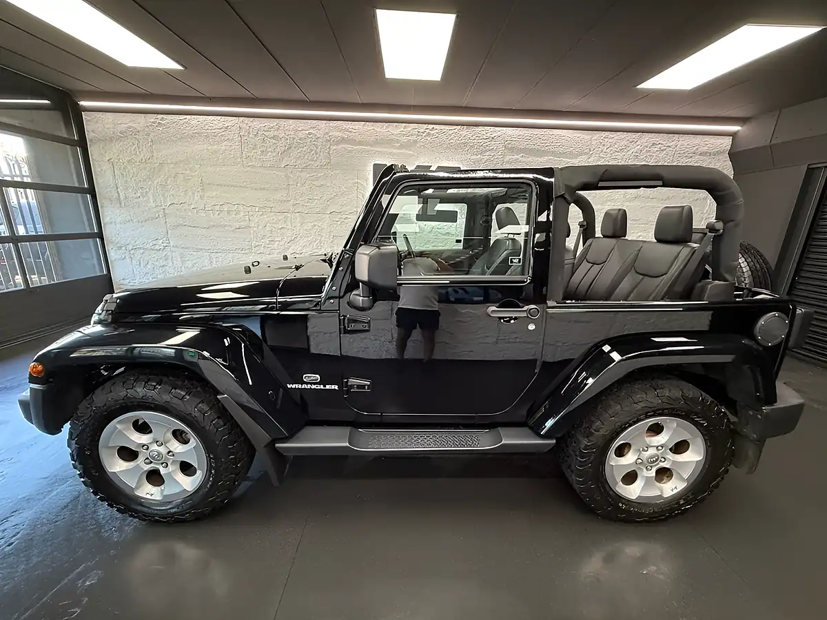 Used 2015 Jeep Wrangler Overland Black - Interior and Exterior details 16