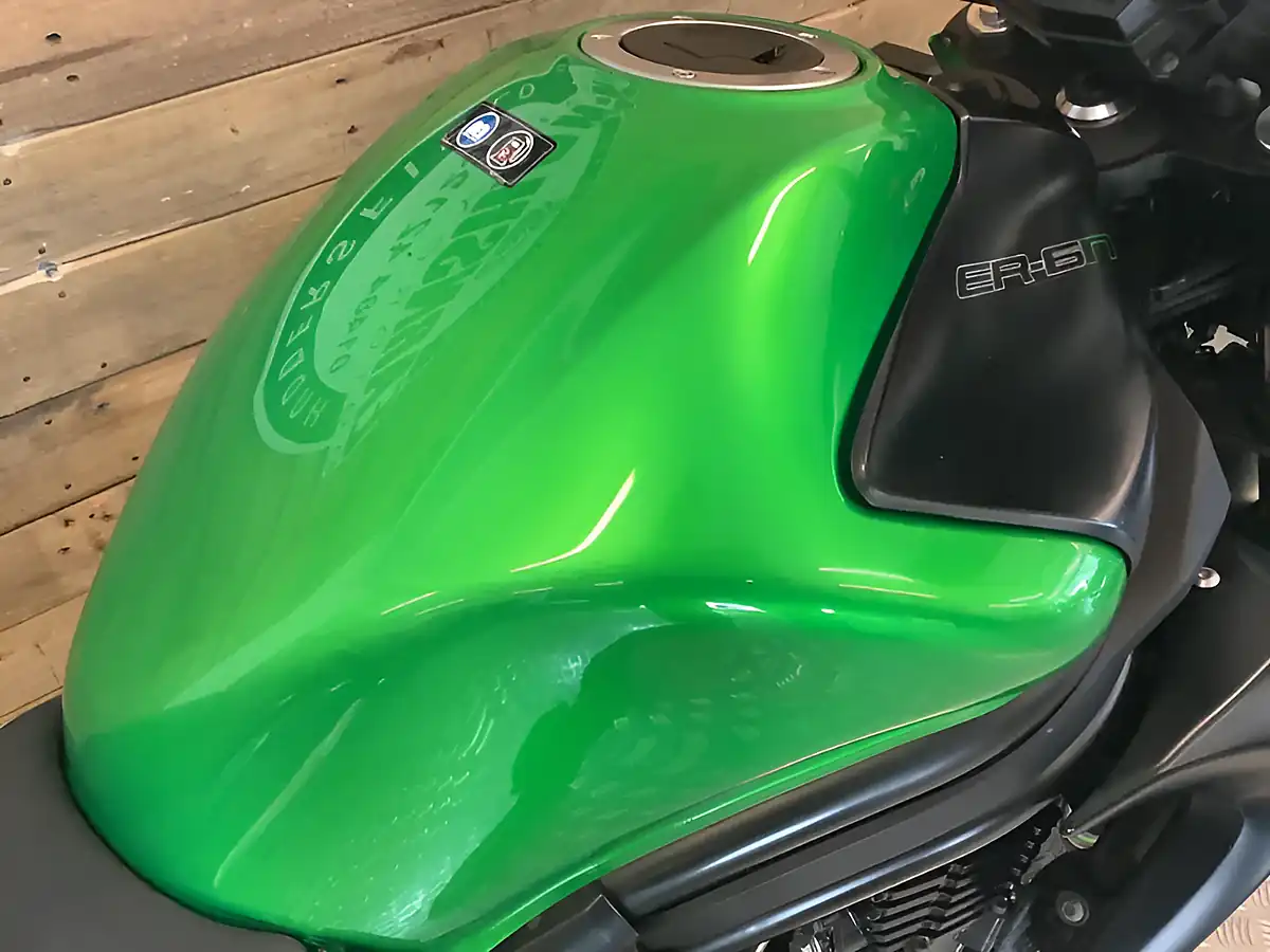 Used 2015 Kawasaki ER-6N Green - Interior and Exterior details 11